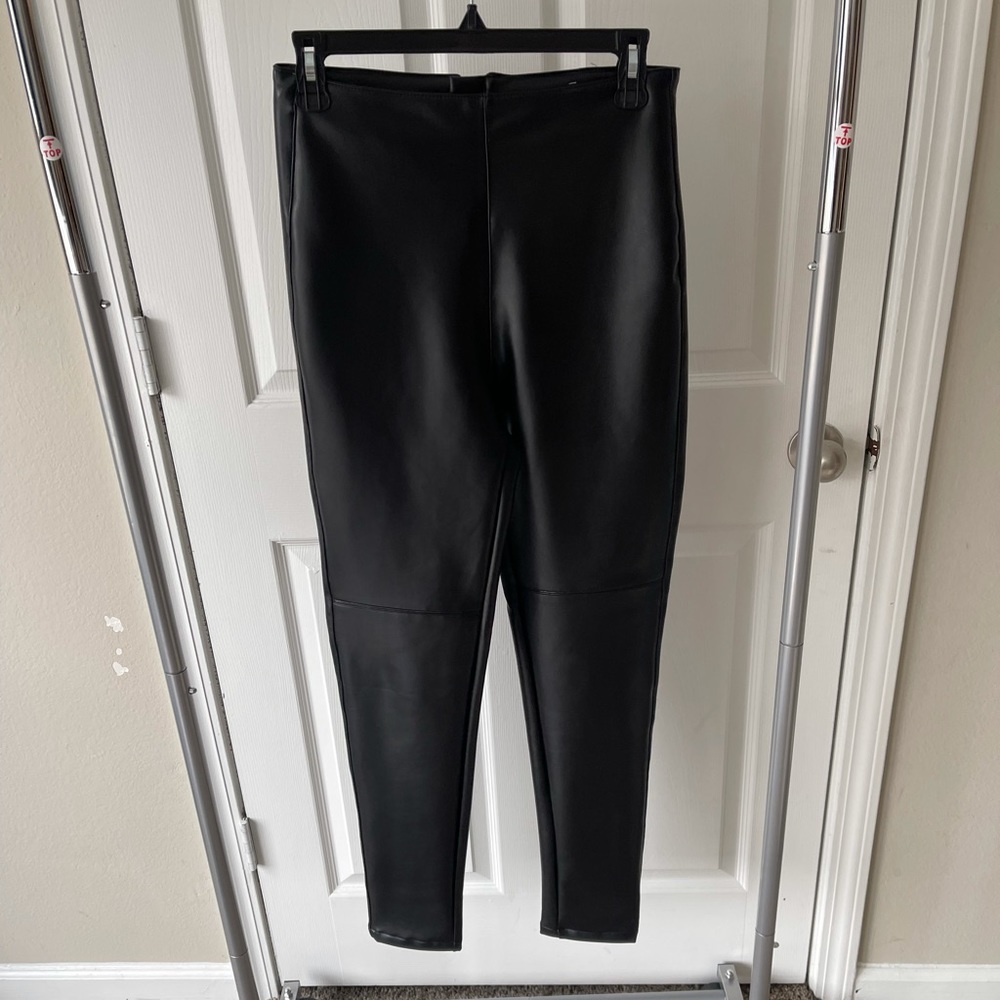 BLACK PLEATHER TIGHT PANTS